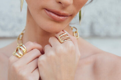 Bijoux en or : pourquoi l'or séduit toujours autant les femmes en 2025 ?